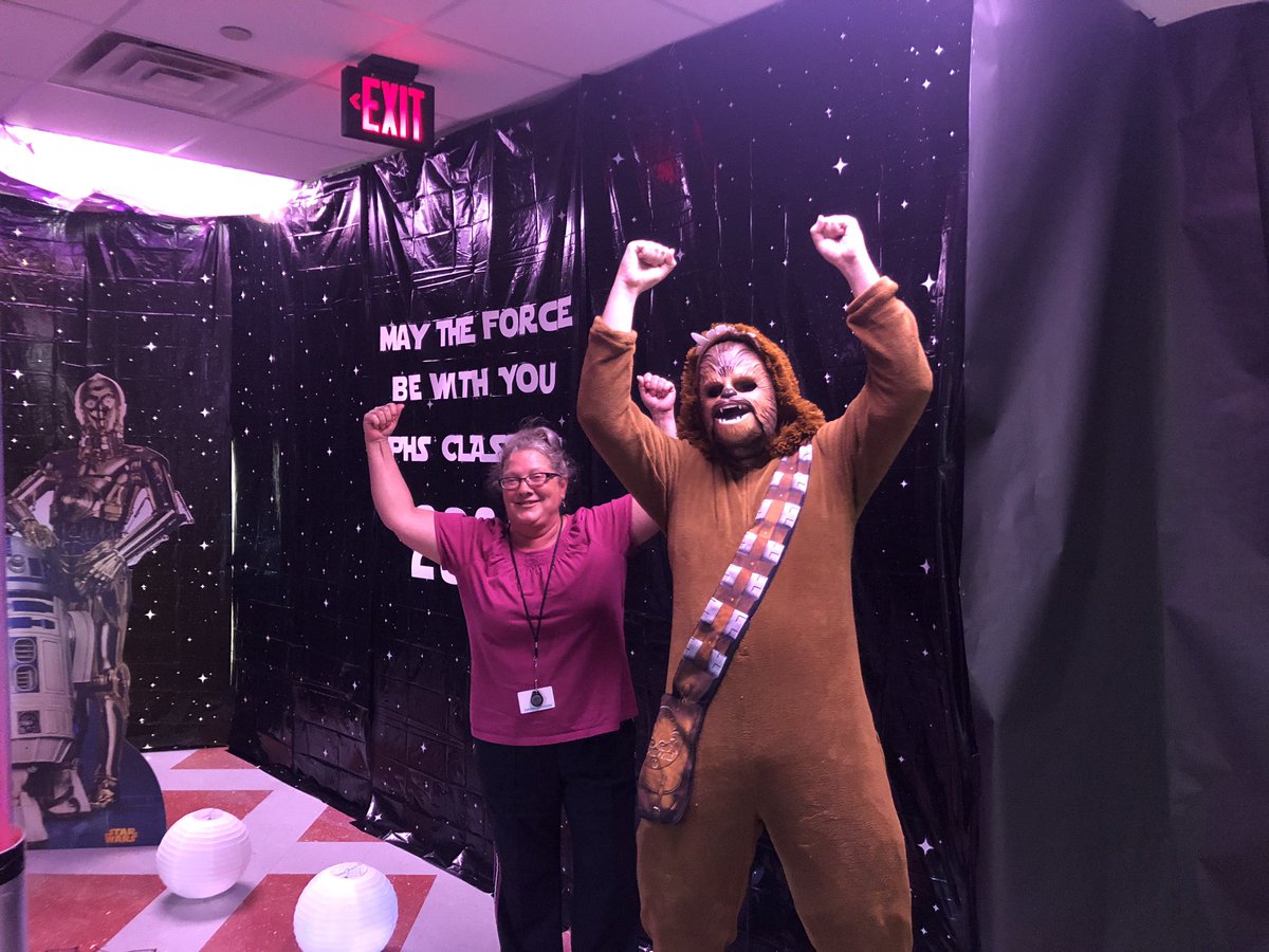 OrefieldMS's tweet photo. It was so nice to see so many OMS staff members @ the 8th grade celebration enjoying the evening with our students. Some even brought their own children #ParklandPride https://t.co/lTn1Cd3DOC