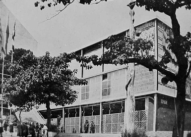 Iconocimiento1's tweet photo. El Guernica fue expuesto en el Pabellón de España en la Exposición Internacional de París de 1937 junto con la escultura de Alberto Sánchez denominada El pueblo español tiene un camino que conduce a una estrella ✨
Cuentan que los alemanes hicieron una pregunta a Picasso... https://t.co/BasH13GHcZ