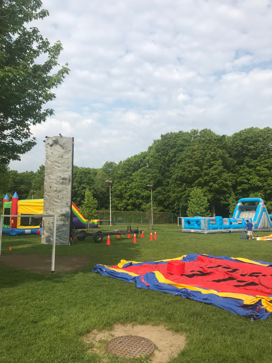 ThreeValleys's tweet photo. Fun Fair prep in full swing! Come join us from 10-2 today!! Lots of great fun, food and silent auction items to bid on! #TDSB https://t.co/v0TqFjfTCp