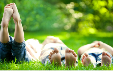 It's Barefoot Day! And there are some benefits to going barefoot! 👣👣👣

Read all about it here and enjoy the summertime tradition: ow.ly/fAST50usfpj