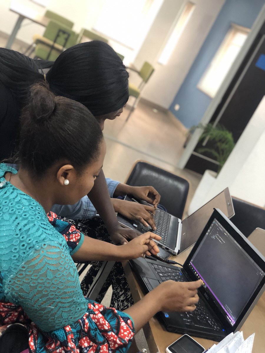 SheCodeAfrica's tweet image. It&apos;s a full on hands-on-session with our girls for each class, getting the girls more familiar with coding concepts and algorithms.

The end goal is to have each girl build out a simple project using concepts all learnt today.🙌🏾
#CodeLiteracyDay
