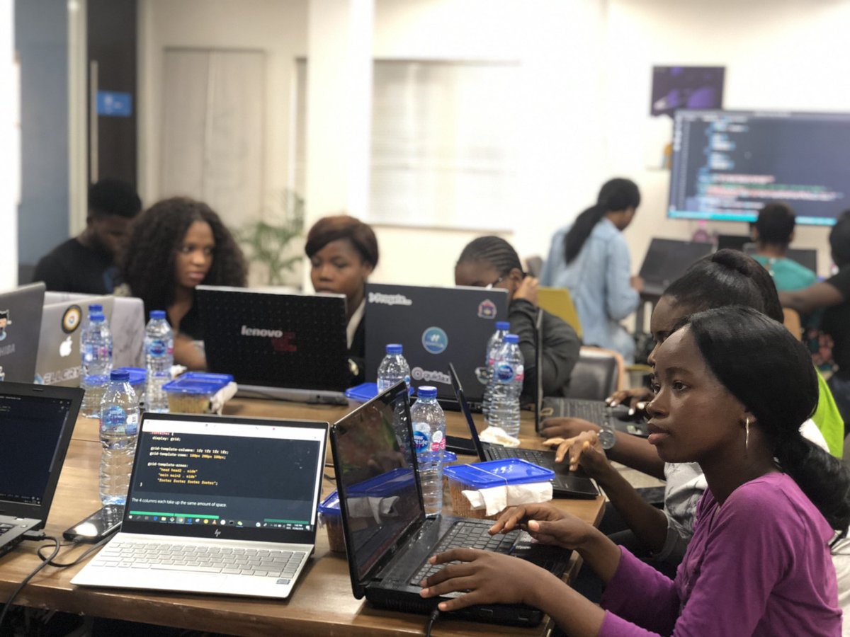 SheCodeAfrica's tweet image. It&apos;s a full on hands-on-session with our girls for each class, getting the girls more familiar with coding concepts and algorithms.

The end goal is to have each girl build out a simple project using concepts all learnt today.🙌🏾
#CodeLiteracyDay