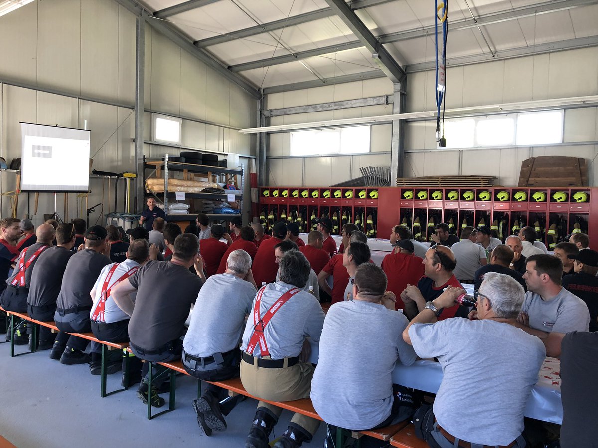 Jederzit isatzbereit, und am Uffahrtswuchäänd no ä Witerbildig...
Ganz härzlichä Dank all üsnä Fürwehrlüt für ihres Engagement!
#feuerwehr #sicherheit #schwyz