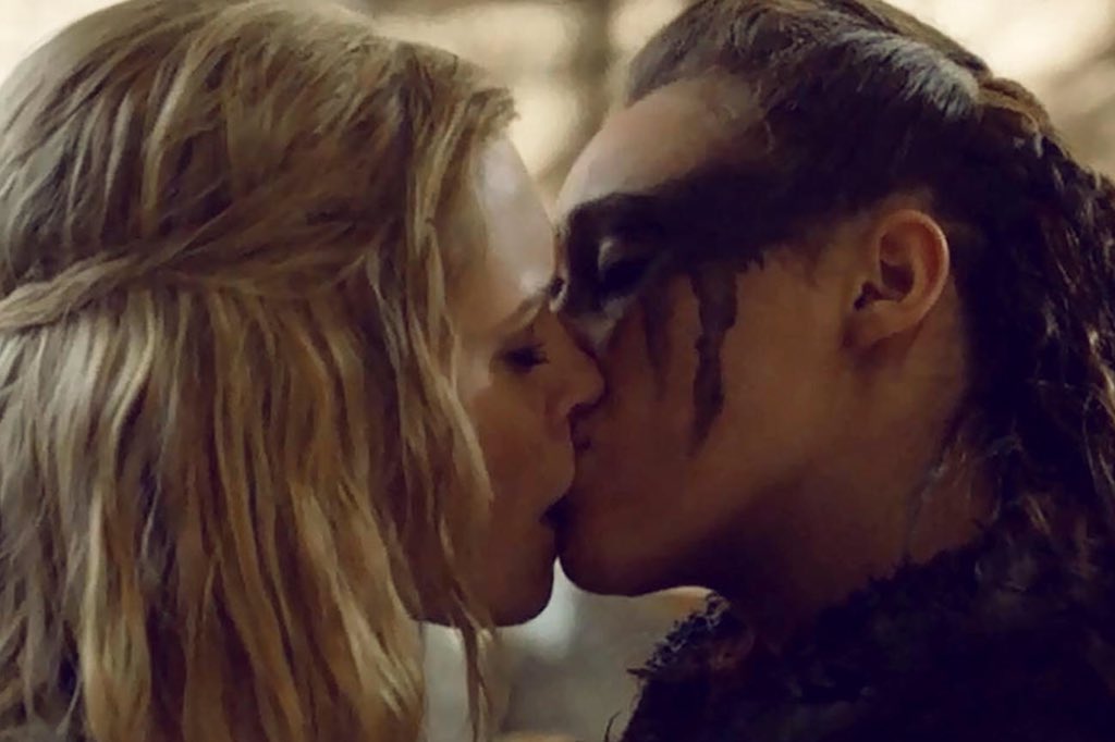 Sunburntblake's tweet photo. Happy #PrideMonth everyone! And thank you to all my fave lgbts who helped me be me
#Clexa
#RosaDiaz
#SimonSpier
@Spoilers123 https://t.co/CvRluqkGXJ