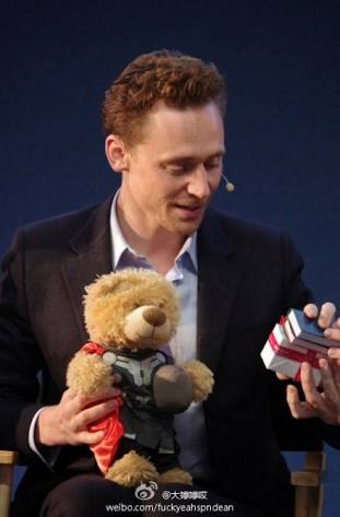 44567R's tweet image. @HiddlestonSpam #ThemeFreeWeekend 
#TomHiddleston