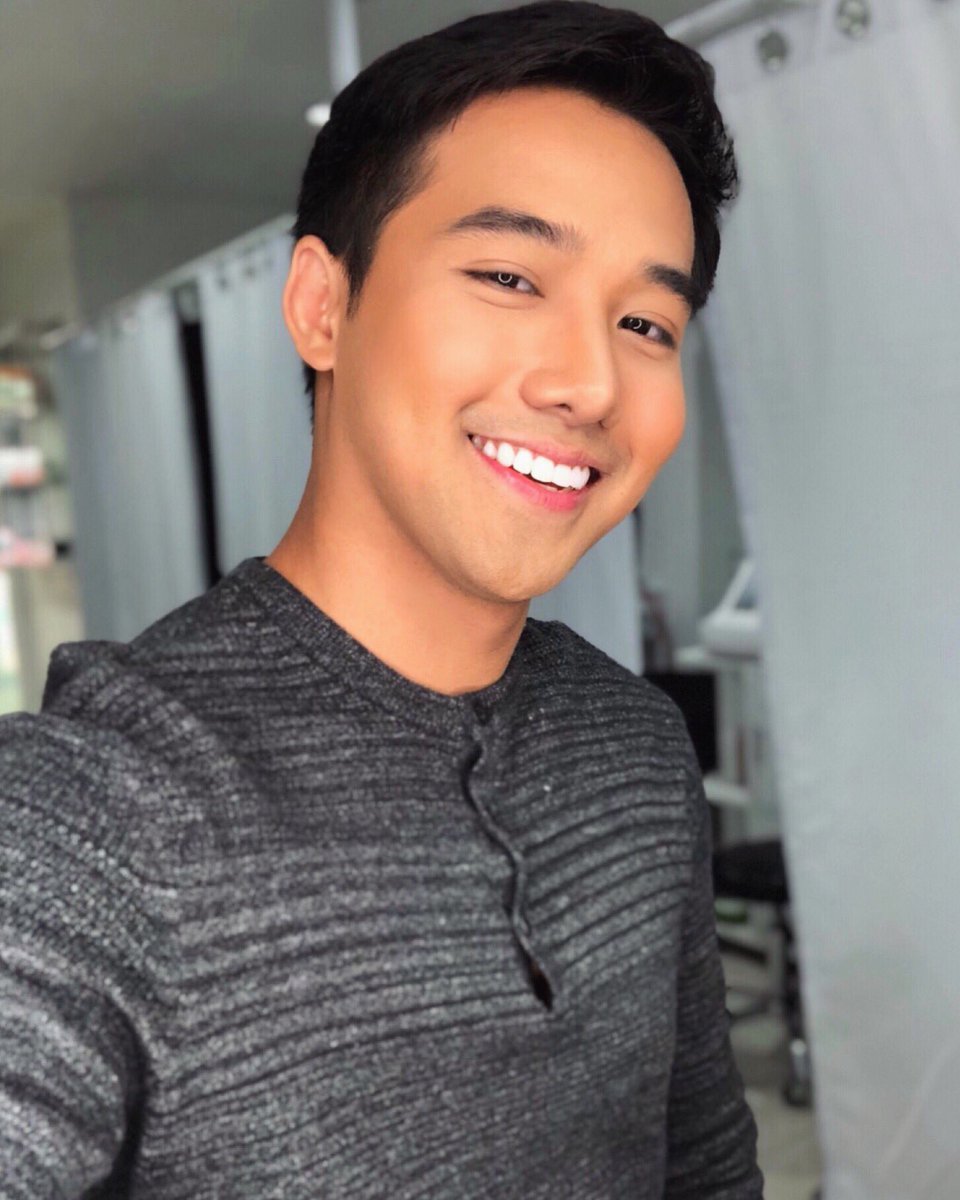 akosiKenChan's tweet photo. Sabi ni Peter Pan, mag-isip daw ng magagandang bagay tapos makakalipad ka na. Eh bakit ako, iniisip na kita pero nahuhulog naman ako. (ok last na to 🙈) https://t.co/VIBz0HFYGJ