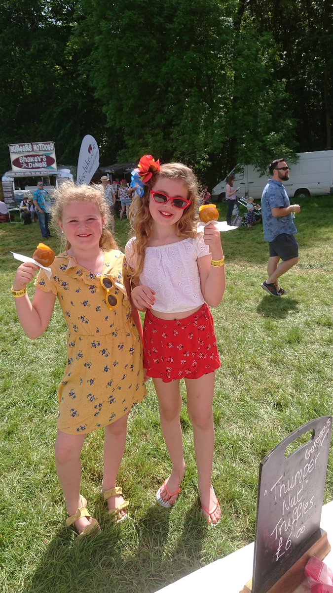 This makes a perfect weekend <a href="/nostalgiafestuk/">Vintage Nostalgia Festival</a> #fun #food