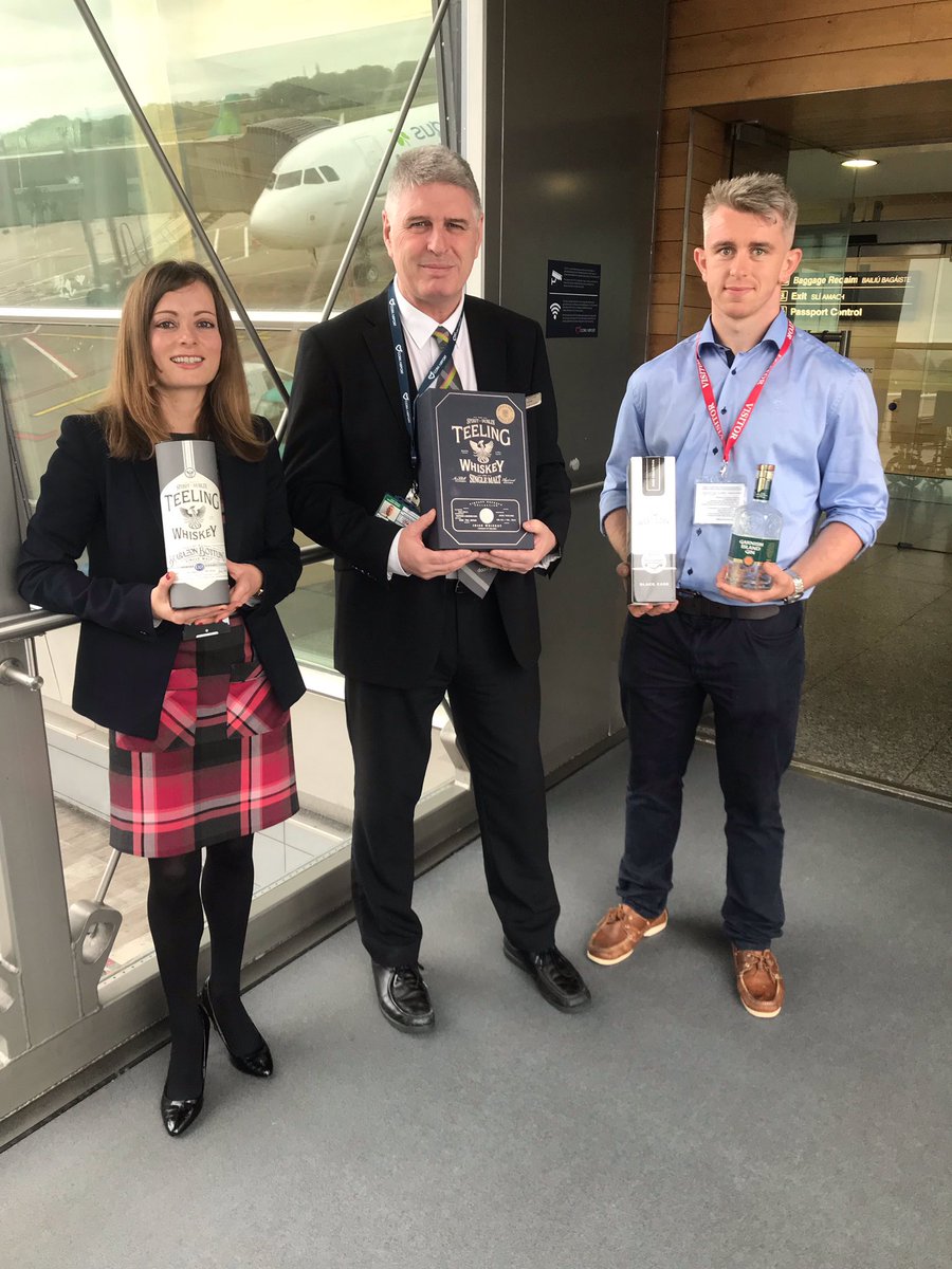 whiskeyfinesse's tweet photo. Bank Holiday takeover at Cork Airport today, from Dublin to West Cork the spirits of Ireland 🇮🇪 are spiriting away ✈️🥃
#TeelingWhiskey
#WestCorkDistillers
#IrishWhiskey 🥃
#IrishGin 🍸
#JuneWeekend ✈️🥃🗺🧳
#DrinkAware https://t.co/tjmYFwaMGN