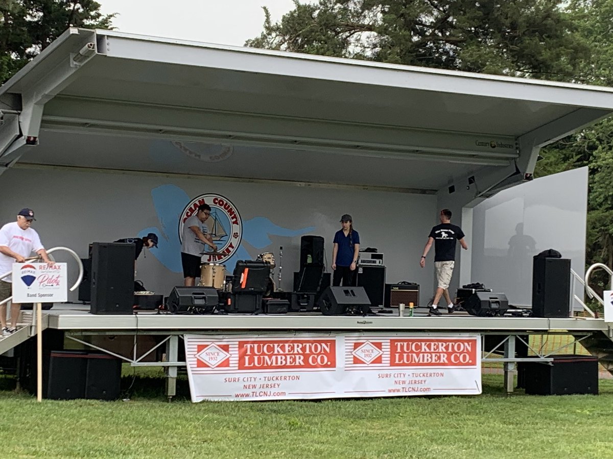 michaelmaschi's tweet photo. @OCVTS and the Ocean County Foundation for Vocational Technical Education preparing for Music on the Green at Atlantis Golf Course in Little Egg. Join us for great music, food, and friends starting at 11am. Plan to stay through dinner, great specials at Cuisine on the Green! https://t.co/7R1XXZidxf