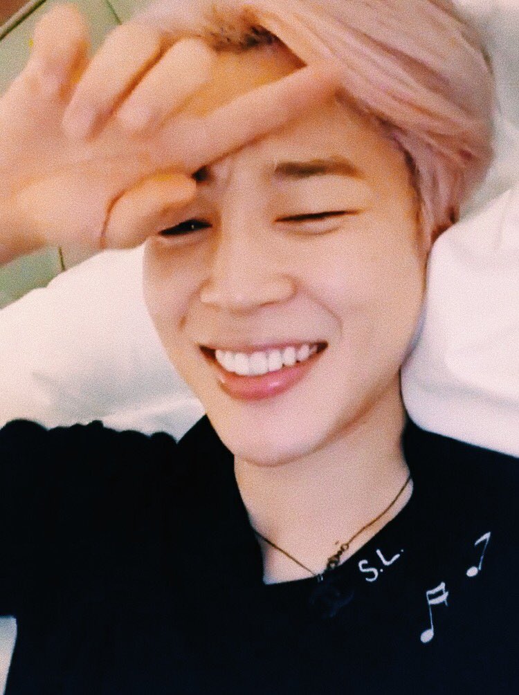 minieposts's tweet image. happy pride month!! remember that jimin and bts love you and they are proud of you whether you’re out or not and you are so very valid and loved, keep shining bright ❤️🧡💛💚💙💜
