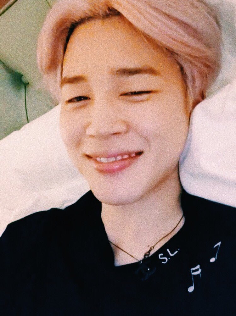 minieposts's tweet image. happy pride month!! remember that jimin and bts love you and they are proud of you whether you’re out or not and you are so very valid and loved, keep shining bright ❤️🧡💛💚💙💜