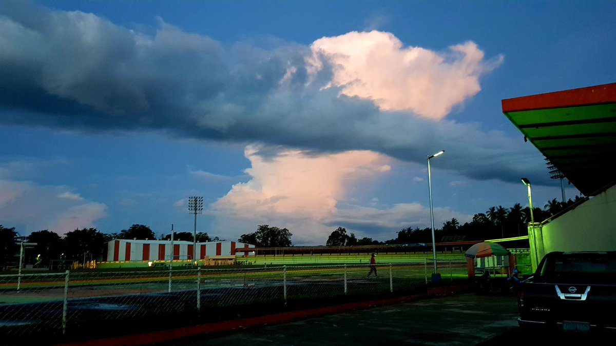 KeepingStill's tweet photo. After my relaxing #run ...
β₯οΈ Amazing colors and cloud formation.
(At San Luis Sports Complex)
#ovalrun #8laps #running #runner #Runtastic https://t.co/iyzmBhd807