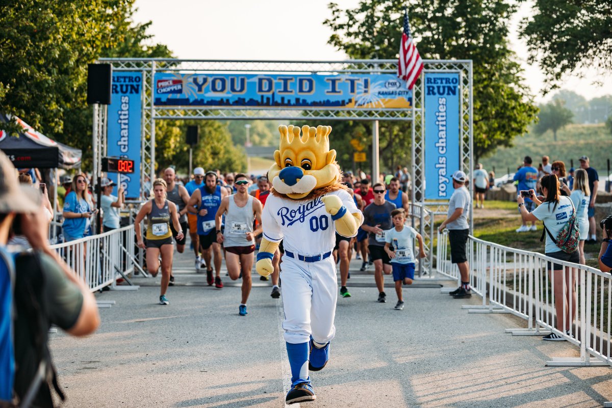KUSportsMed's tweet photo. If you had a blast at the #Arrowhead5K yesterday (or you wanted to run but missed out), sign up for the @RoyalsCharities 5K on Aug. 10!
https://t.co/zqgal78jv9 https://t.co/hg2fMOVDjQ