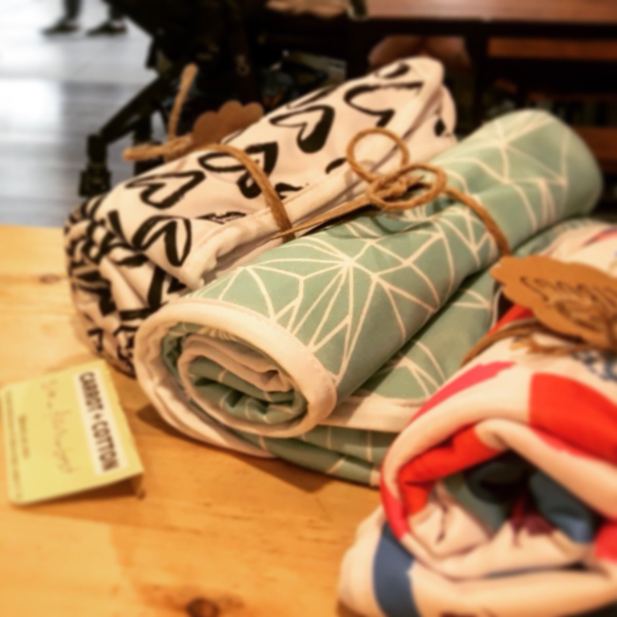 It is HOT! 🌞 A perfect day to grab a couple of <a href="/PoptailsbyLAPP/">Poptails by LAPP</a> sorbets and one of these lovely mats from Lilybugs and head to Lloyd Park we reckon!