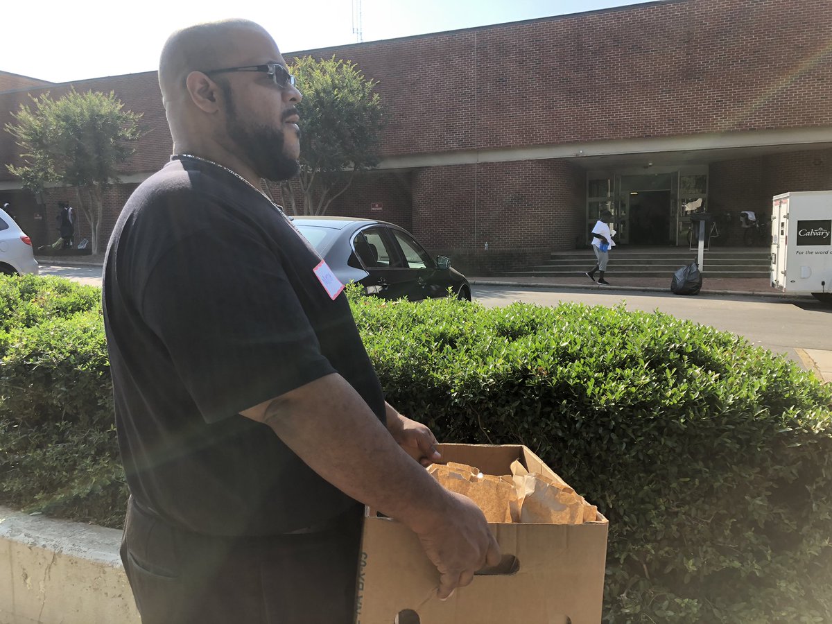 kenlemonWSOC9's tweet image. #inspireblackmen This is it! Proud to help make a difference. @mitchskee and me on the streets to lift spirits with @LunchBagCLT sharing hope and #positivereflections for @caabj_info with @NABJ Black Male Media Project.
