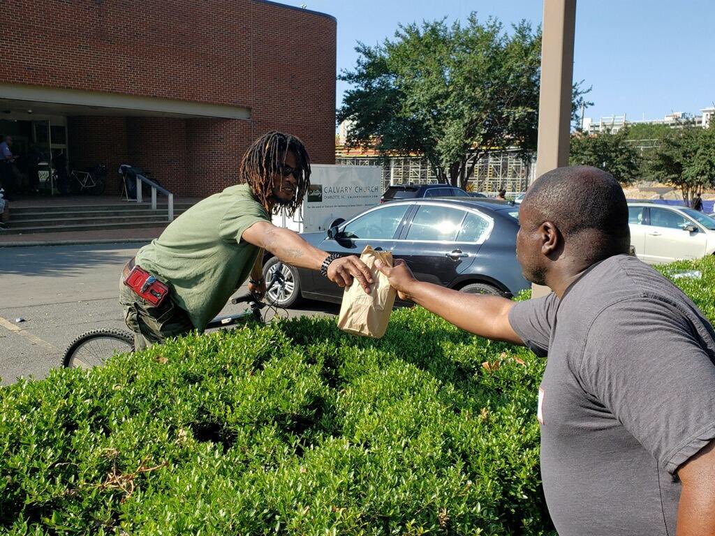 kenlemonWSOC9's tweet image. #inspireblackmen This is it! Proud to help make a difference. @mitchskee and me on the streets to lift spirits with @LunchBagCLT sharing hope and #positivereflections for @caabj_info with @NABJ Black Male Media Project.