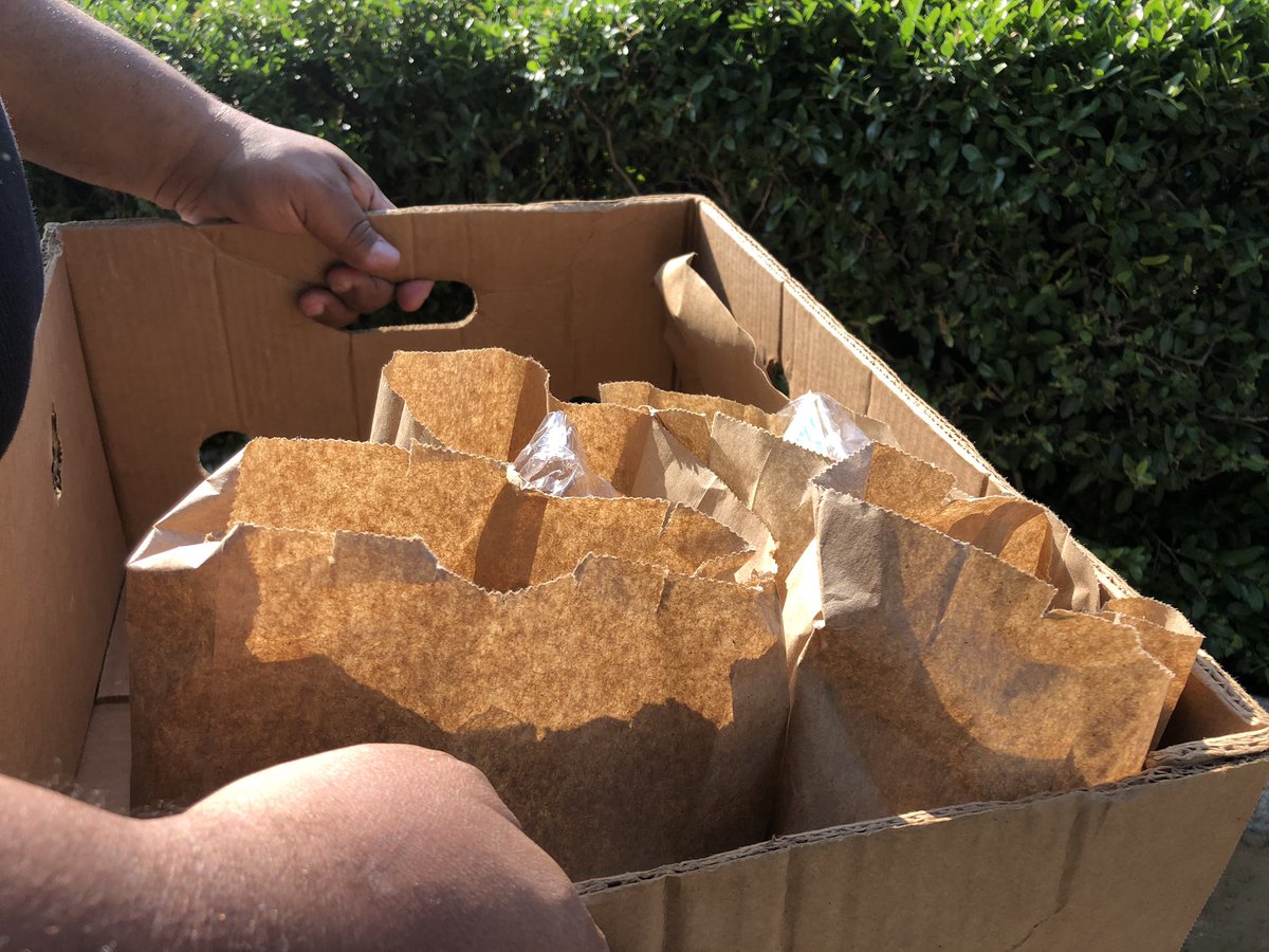 kenlemonWSOC9's tweet image. #inspireblackmen This is it! Proud to help make a difference. @mitchskee and me on the streets to lift spirits with @LunchBagCLT sharing hope and #positivereflections for @caabj_info with @NABJ Black Male Media Project.