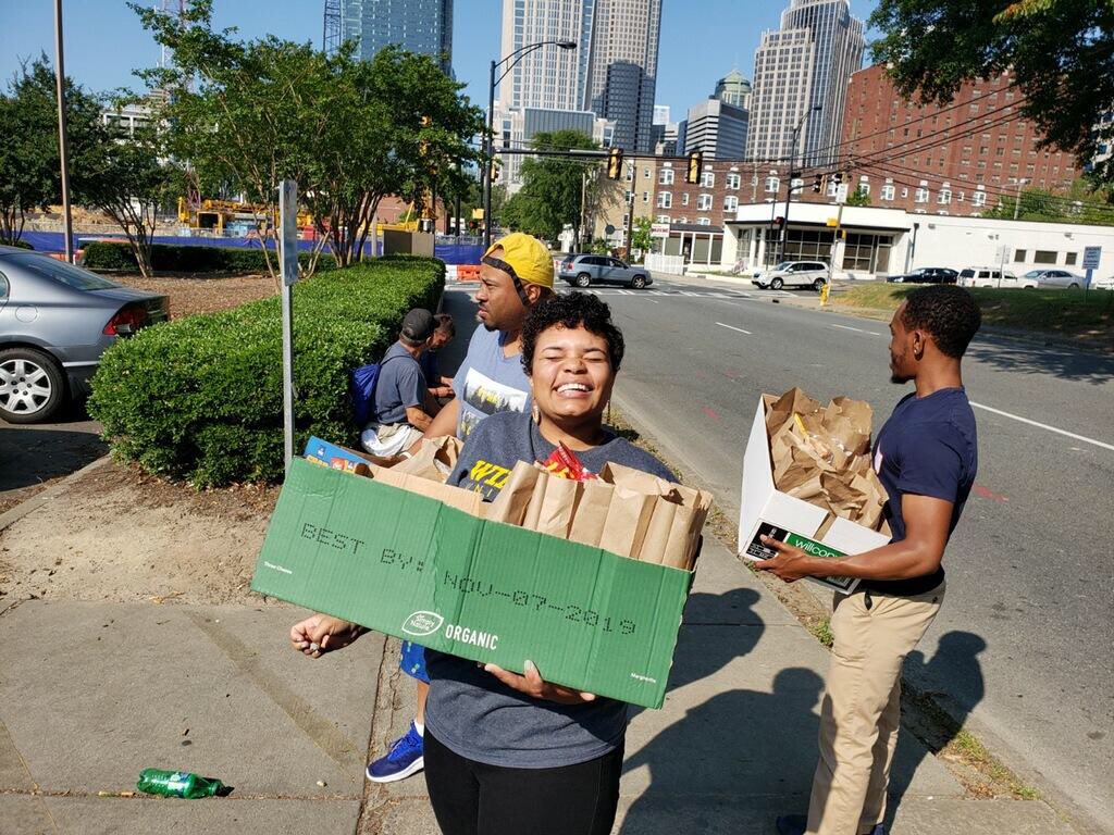 kenlemonWSOC9's tweet image. #inspireblackmen This is it! Proud to help make a difference. @mitchskee and me on the streets to lift spirits with @LunchBagCLT sharing hope and #positivereflections for @caabj_info with @NABJ Black Male Media Project.