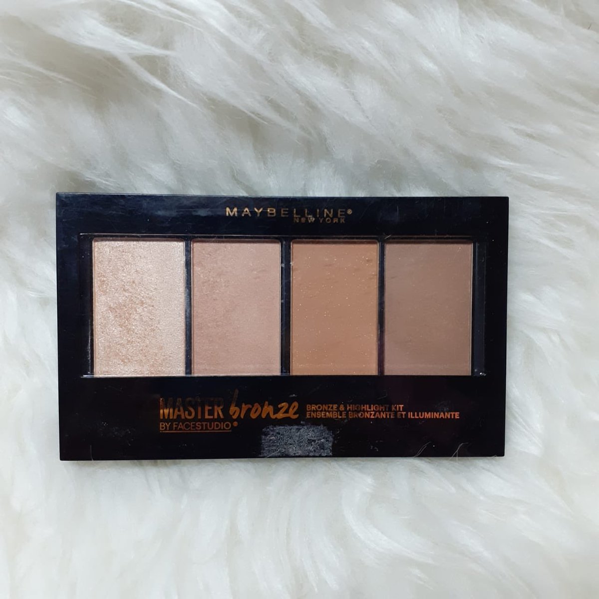 hilwakhoir's tweet photo. 1. The body shop drops of glow & shimmer waves Rp. 170.000
2. Maybelline master bronze Rp. 65.000
#makeuppreloved #prelovedthebodyshop https://t.co/0lhJqRRRxt