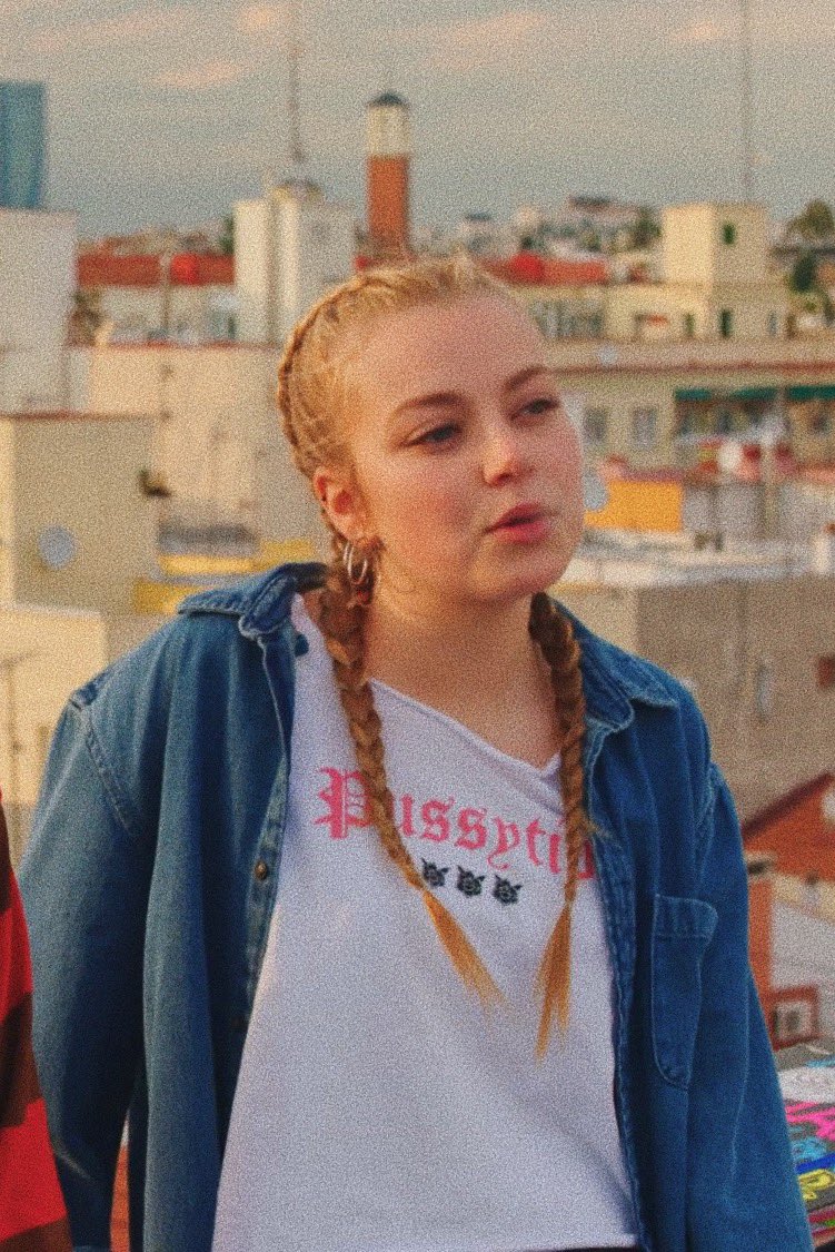 latinascabello's tweet image. Como es posible que Irene ferreiro se vea tan preciosa simplemente mientras fuma? Esta mujer es de otro mundo