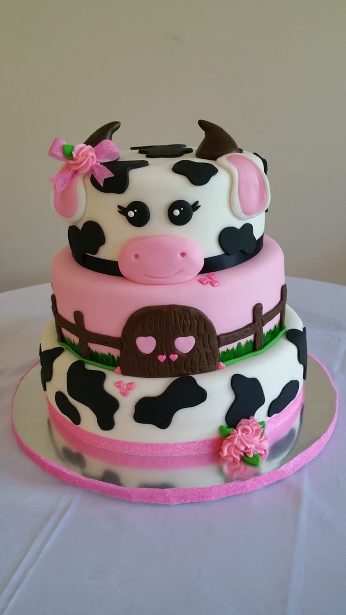 raizaorfebre's tweet photo. #tbt #pasteldevaquita de #vainilla relleno con #mermeladadefresa  y decorado con #fondant #pastelesartesanales #cakes #bakery #pasteldevainilla #cake #raleighcakes #raleigh #cowcake #venezolanosenraleigh #venezolanosennorthcarolina #venezolanosencarolinadelnorte #latinosenraleigh https://t.co/3WYdU7LYhJ