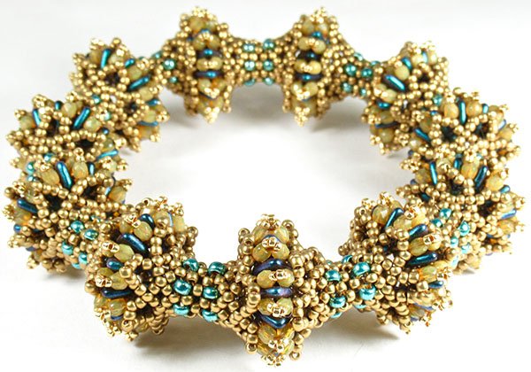 BeadandButton's tweet photo. This stunning bangle is surprisingly light for all its rich texture and bold size! Wed. June 5 | 1pm - 4pm https://t.co/x42Qhr34CW #beadandbuttonshow #beadandbuttonshow2019 #bnbshow #milwaukee https://t.co/gAy0BwZL3F