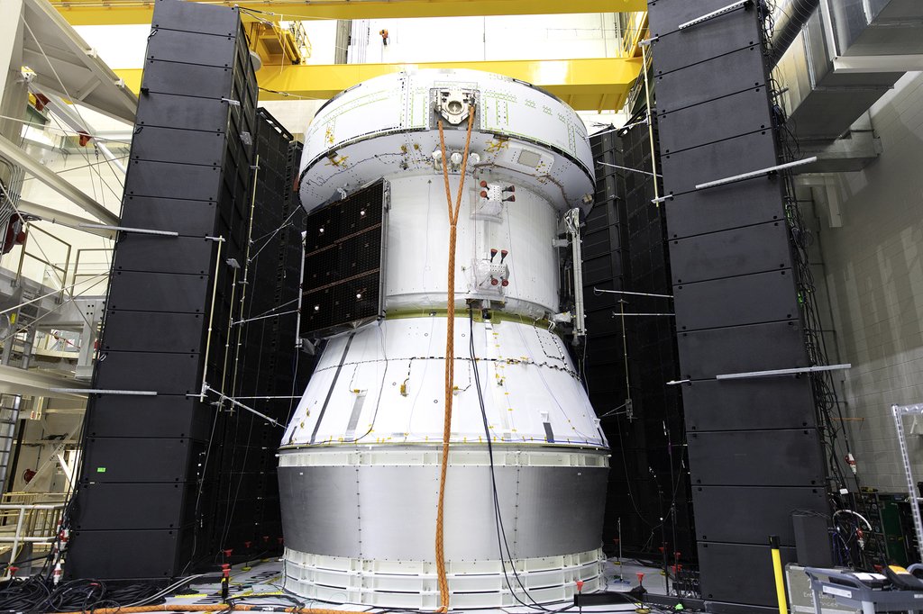 DataTransformed's tweet photo. Surround Sound - Orion Service Module for Artemis 1 Undergoes Acoustic Tests via NASA https://t.co/1wjuglkKgj https://t.co/YdarWEgNcE