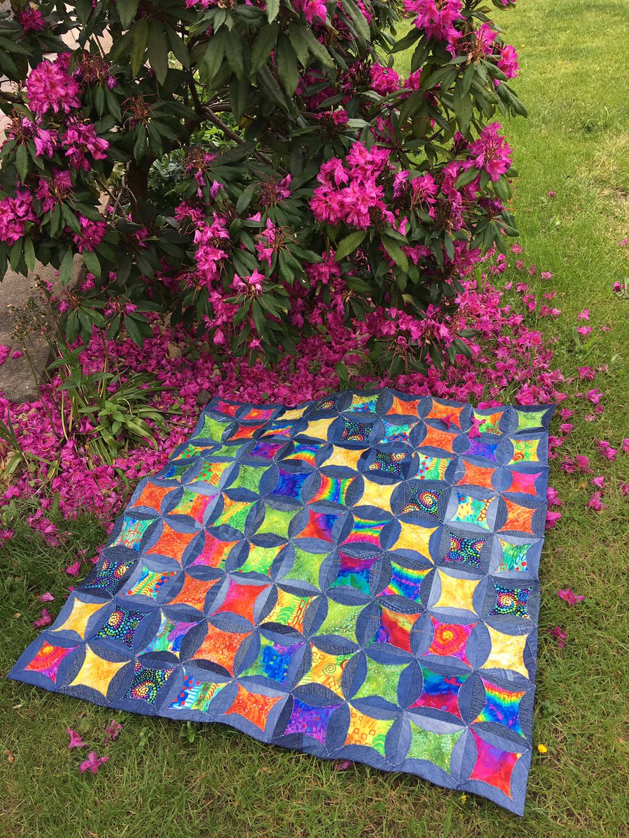 PatchworkDream's tweet photo. Denim quilt completed. #reusereduce #patchworkdreamer #patchworkshop #bodmin #cornwall https://t.co/6M2Fw4lEPr