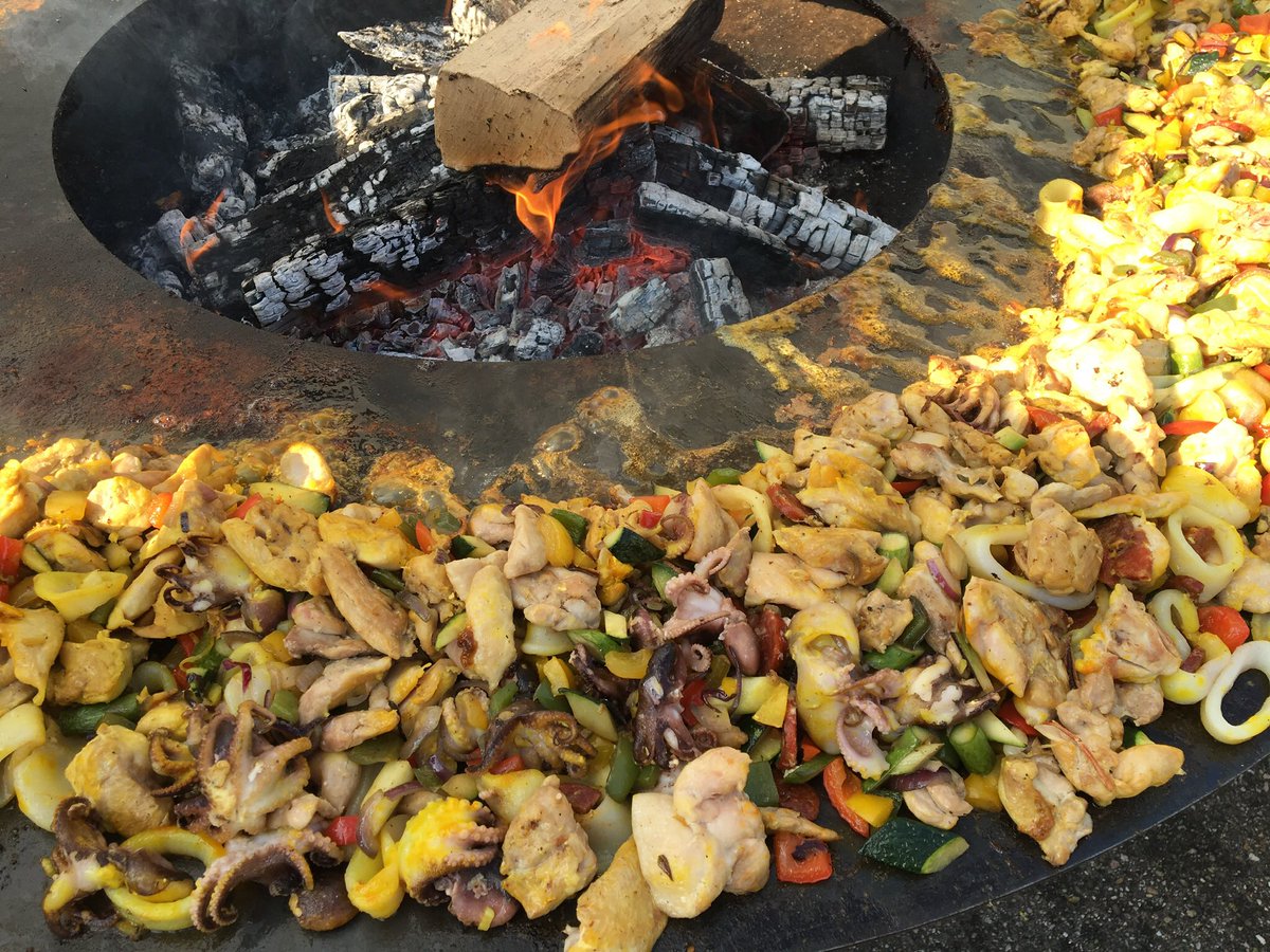 kitchen_brew's tweet photo. Beautiful evening last night at @kitchen_brew.  Whalievents paella was delicious! https://t.co/8QxZOgG0Ku