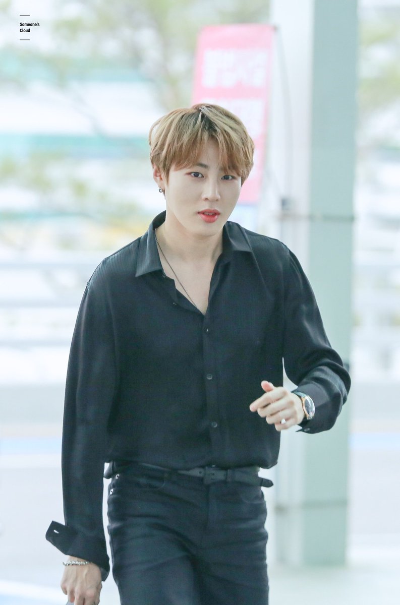 someonescloud's tweet photo. 190530

자려고 하다가
사진 보니까
잠 깨써 😭

#하성운
#HASUNGWOON https://t.co/P8i2a4ensT