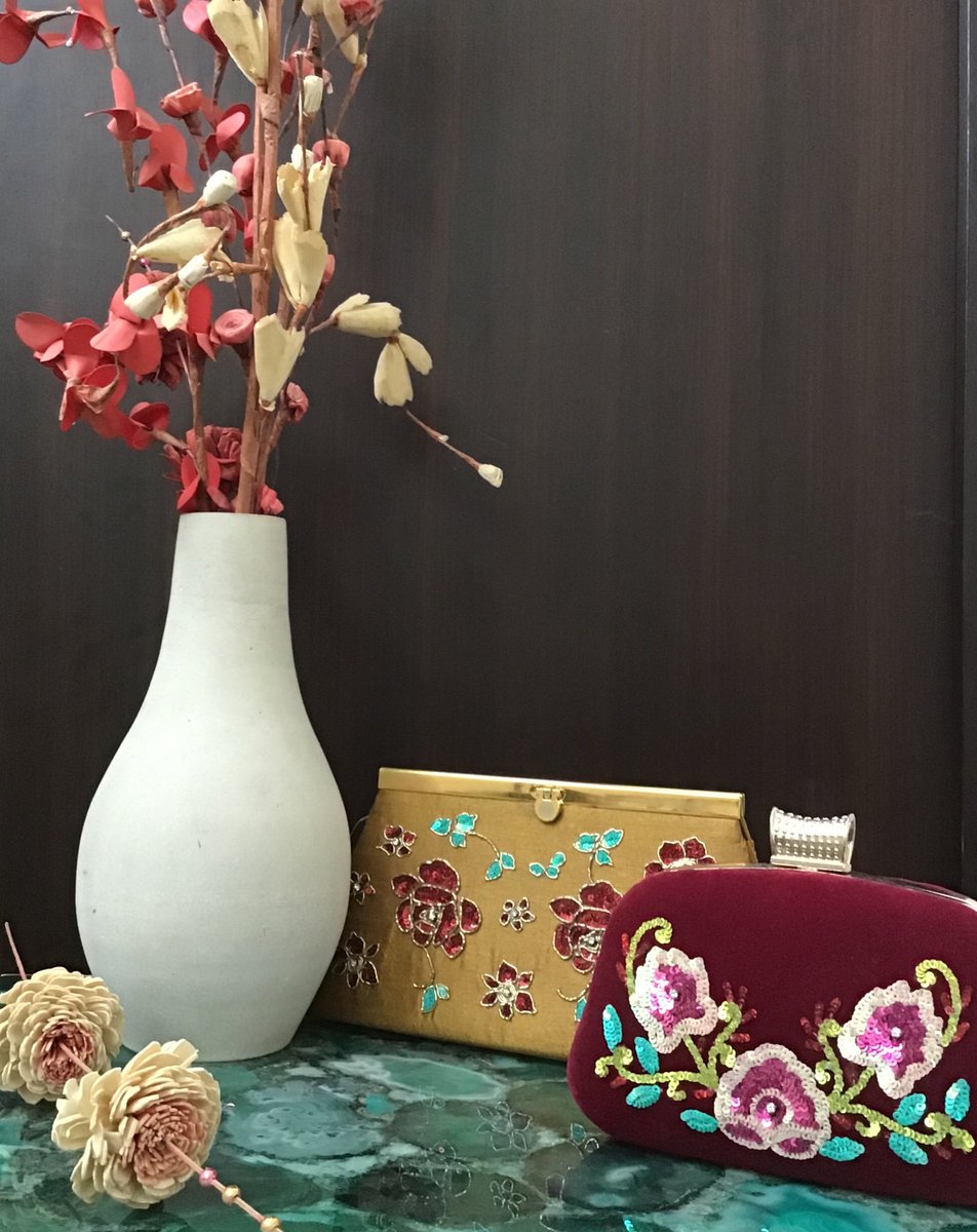 PftPushpanjali's tweet photo. #homedecor#Decoration #Beautiful#Clutches #Fashion #Clutches#Pft#Flowers #flowervas #light #candles https://t.co/G37MsAoRDb