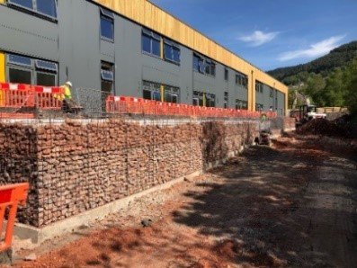 CEMEX_UK's tweet photo. Our team in Taffs Wells recently provided the neogem Gabion Stone for a new wall to be installed at Six Bells Primary school in Abertillery South Wales. Learn more about the neogem range of premium aggregates: https://t.co/ocAcjzPpS1 https://t.co/CY4QFehBrt