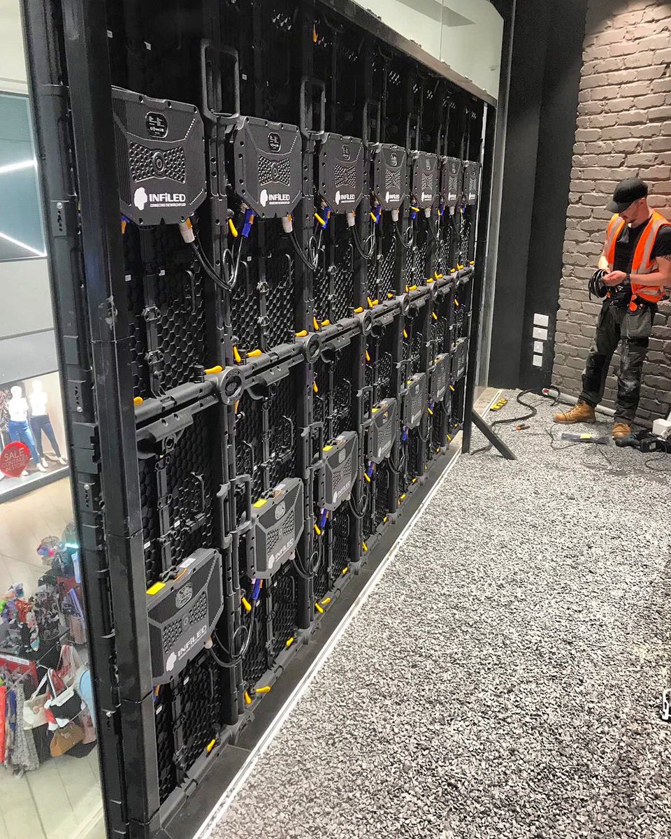Skratch_UK's tweet image. Background shot of what goes on behind the scenes of a LED Videowall! 
One of our engineers cabling and linking the power and data! 
#skratchav #infiLED #LED #videowall #installation #digitalsignage #instoreexperience #av #audiovisual #engineering #notjustascreen