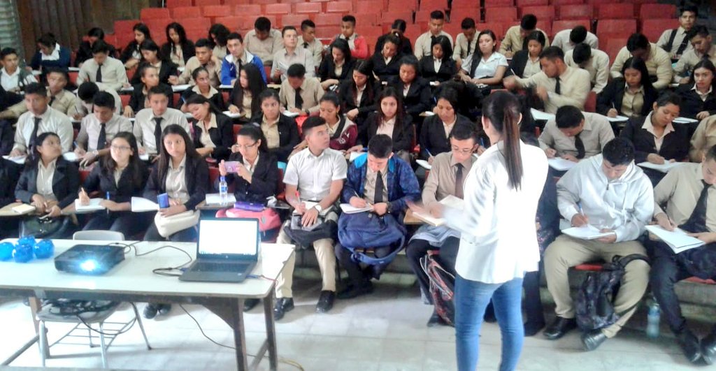 PEFinanciera_ES's tweet photo. Inicia taller financiero sobre Tarjetas de Crédito en @lNFRAMEN dirigido a estudiantes de 3ers año Contador #AlianzaEduFin @SSF_ElSalvador @UJMD_sv https://t.co/dkvtTIMouk