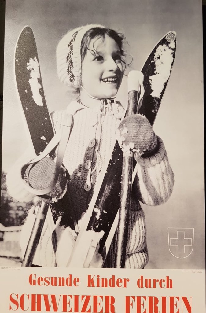 StrengM's tweet photo. Ongeveer zo zag ik er uit toen ik 10 jaar ofzo was 😉 En nu hangt mijn foto dus in het spoorwegmuseum van #Bergün https://t.co/tB3YKpAKKy
