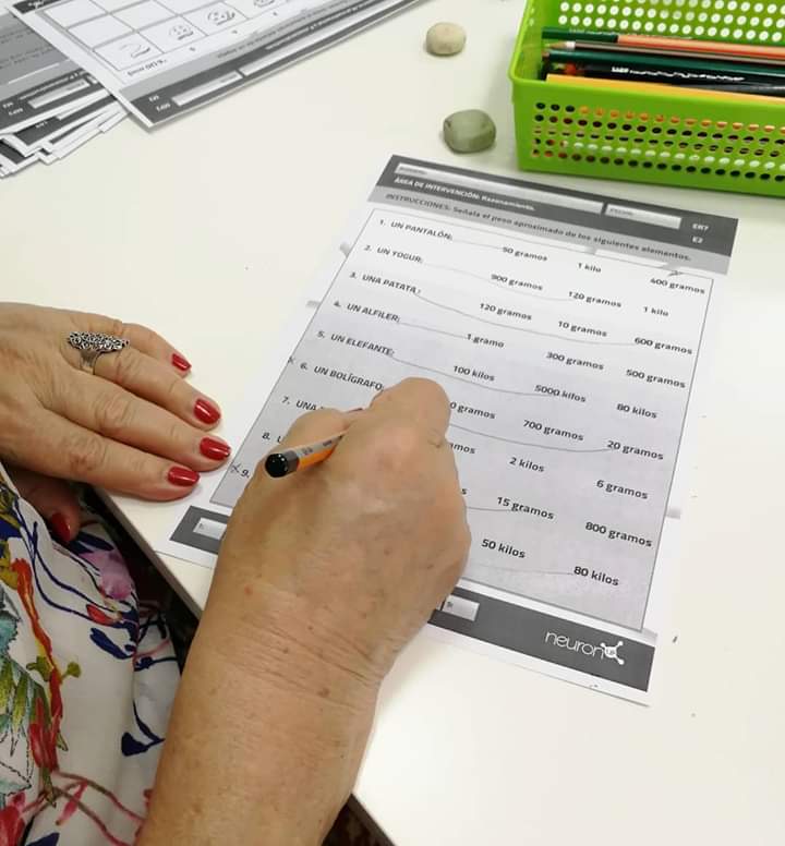 CentroAtrade's tweet photo. Es importante la estimulación cognitiva en personas mayores para retrasar la aparición de enfermedades neurodegenerativas y mejorar la calidad de vida de estas personas.  #rehabilitacioncognitiva #estimulacióncognitiva #memoria #alzheimer #parkinson #ictus #envejecimientoactivo https://t.co/bRf2xwE5hy