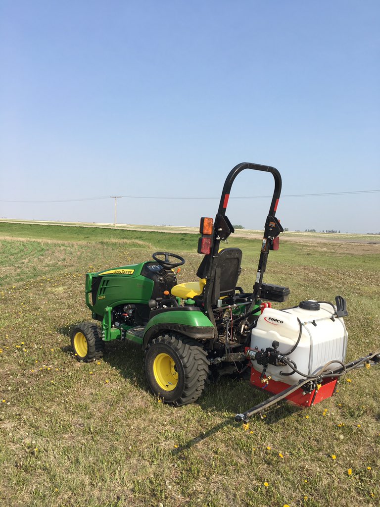 AdamsTroya's tweet photo. Yesterday spraying 120ft with a 4035R. Today spraying 8ft with a 1025R. 😂 Miss the Autosteer. #nomapping #nosatelliteradio #nopayments https://t.co/krDiRfKcSs
