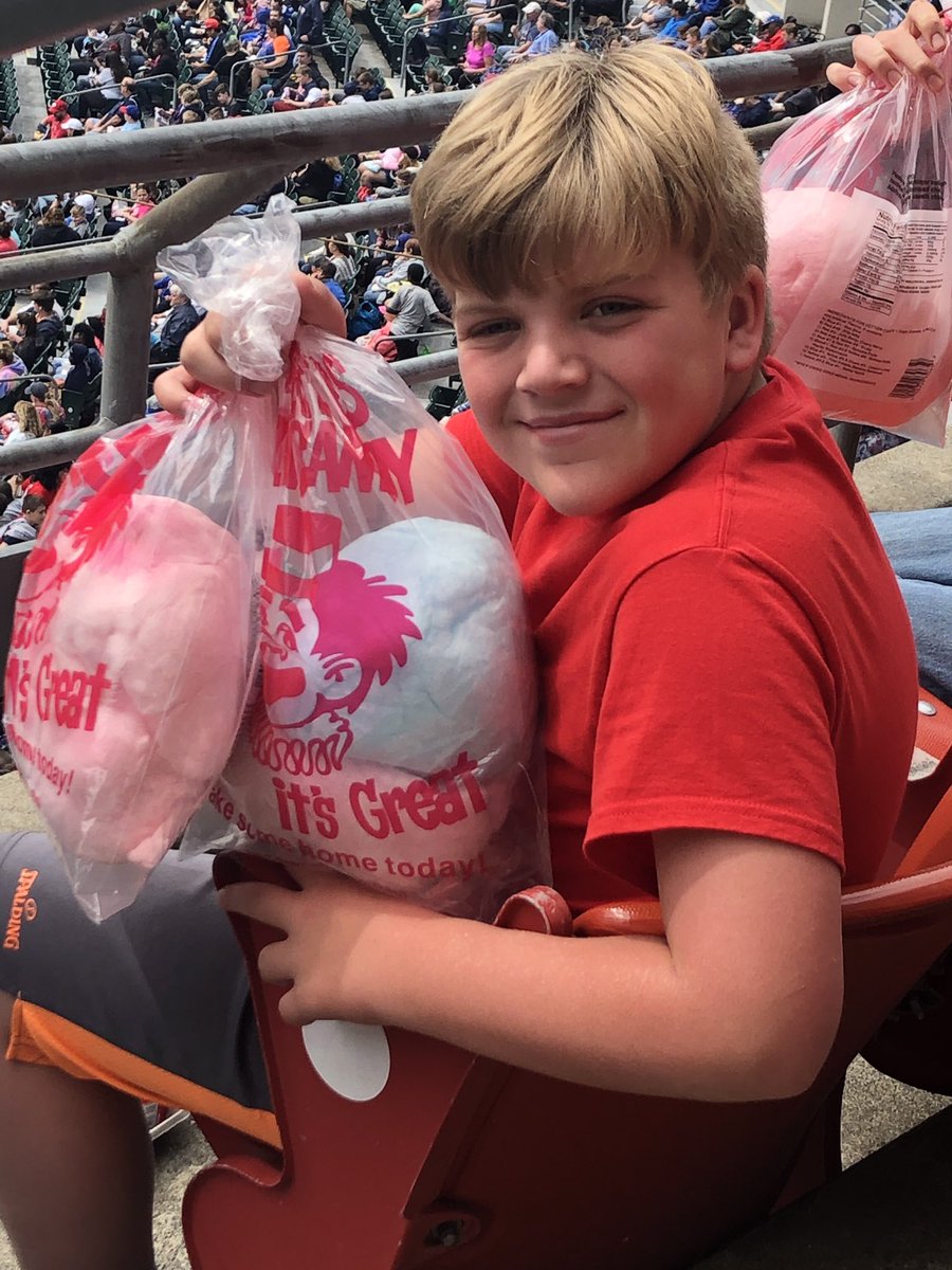 Alvord21's tweet photo. Kids Day at the Buffalo Bisons game #sslions #6thgradersrock https://t.co/vrup18Moy8