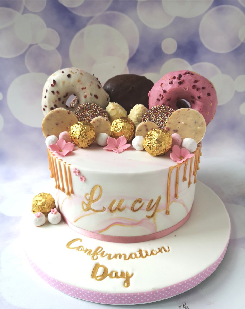 LilyBellesCakes's tweet image. Marbled effect drip cake for Lucy on her confirmation day.#lilybellescake #clonee #dunboyne  #cakedecorating #cake #confirmation