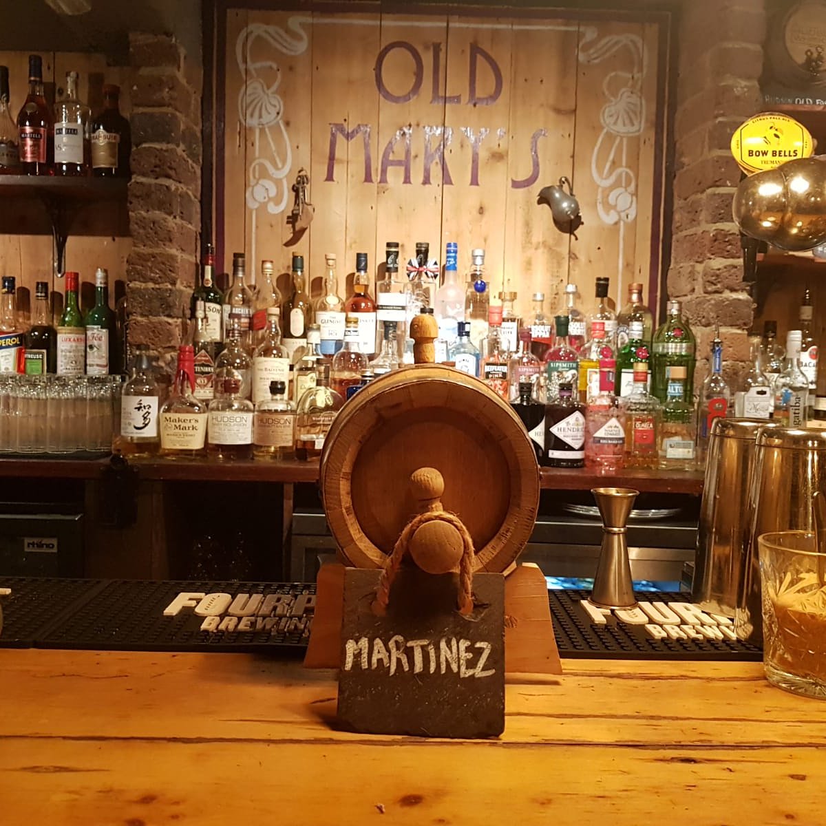 Thursday means smooth live music and incredible cocktails.
Tonight's performance Michelle Osten and The Not Just Jazz Duo.
Doors open at 17:00
Performance starts at 20:00
.
.
.
.
.
.
.#cocktails #cocktailbar #livemusic #jazz #jazzthursdays #speakeasy