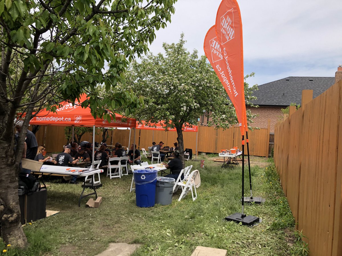 Elisa_RtR's tweet photo. Well earned lunch break with the @HomeDepotCanada decor team, @BuildingUpTO and @RaisingTheRoof #orangedoorproject #Reside #homelessnessprevention https://t.co/vUMQ5V8UAs