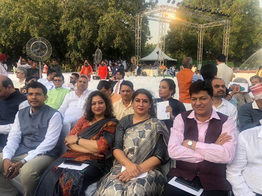 drmonikapant's tweet photo. देश के यशस्वी प्रधानमंत्री श्री @narendramodi जी को पुनः भारत के प्रधानमंत्री के रूप में शपथ लेने पर हार्दिक शुभकामनाएँ। यह मेरा सौभाग्य हैं कि मुझे इस ऐतिहासिक पल का साक्षी बनने का मौका मिला।#ModiSwearingInCeremony 
#namoagain2019 https://t.co/uLLdiISeZZ