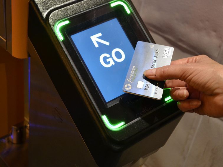 cgledhill's tweet photo. Watch out, Apple Pay. Tap-to-pay cards are coming on strong 

https://t.co/BBu1NINe8F #fintech https://t.co/zrmfXFkMuj