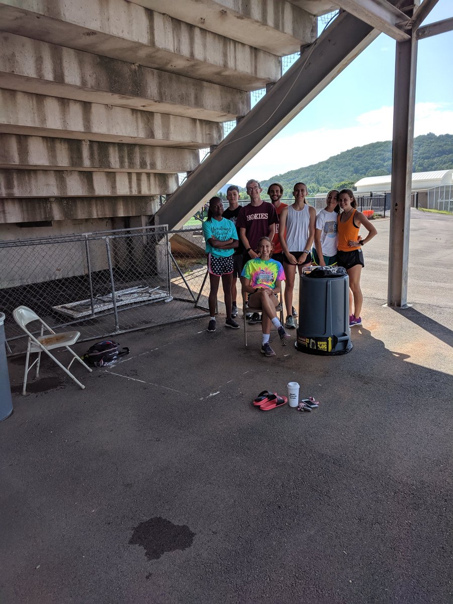 eroyal310's tweet photo. Last track practice of the year... #wbhstrack #states https://t.co/bhuoxGch1Z