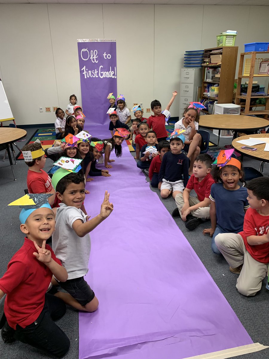 Borcherttx's tweet photo. I think they are excited about first 😍#welovedkinder #readyforfirst #goingtomissthesefaces #central @DeniseSanjurjo @CentralCFB https://t.co/qKKLUlLkgo