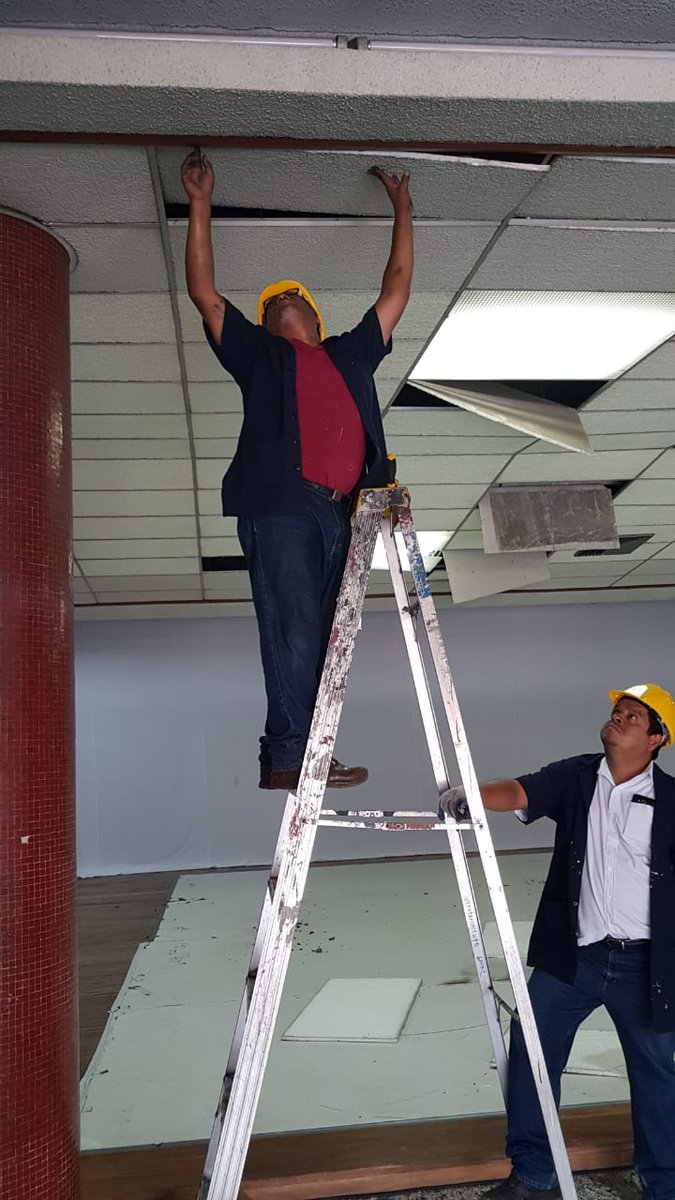 culturasv's tweet photo. El Departamento de Mantenimiento realizando intervenciones inmediatas en la @BINAES_FG y el área de ensayos de la Compañía  Nacional de Danza, como medidas de protección para que no causen mayores daños. https://t.co/TmHXHMKK2P
