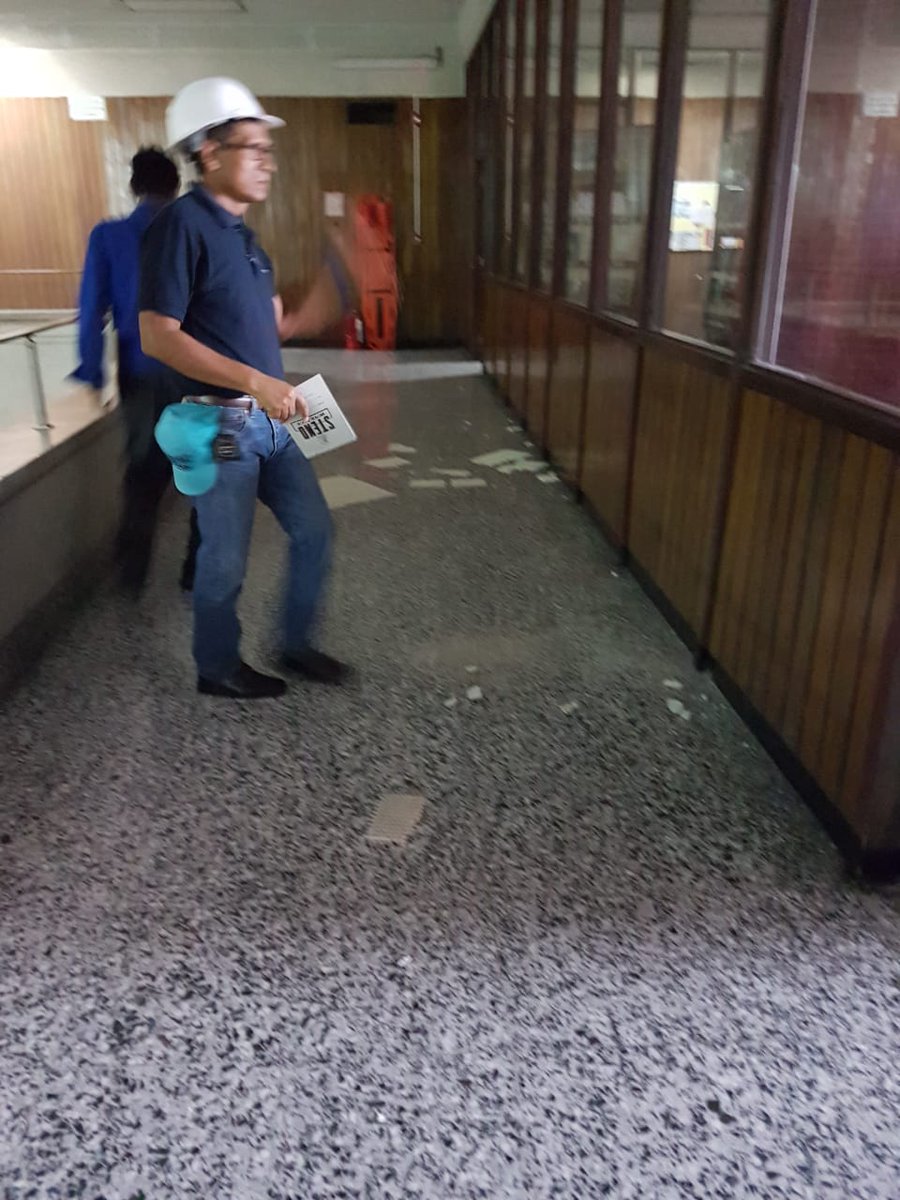 El Departamento de Mantenimiento realizando intervenciones inmediatas en la <a href="/BINAES_FG/">Biblioteca Nacional</a> y el área de ensayos de la Compañía  Nacional de Danza, como medidas de protección para que no causen mayores daños.