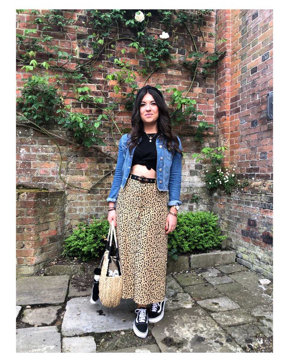 A Week Off - A Little Over Night Break 💕 And Of Course Wearing MV Along The Way...Loved These Two Looks 👌🏼 #animal #denim #vans #patchshirt #strawbag #accessories @HelenMintVelvet @KathrynCumings