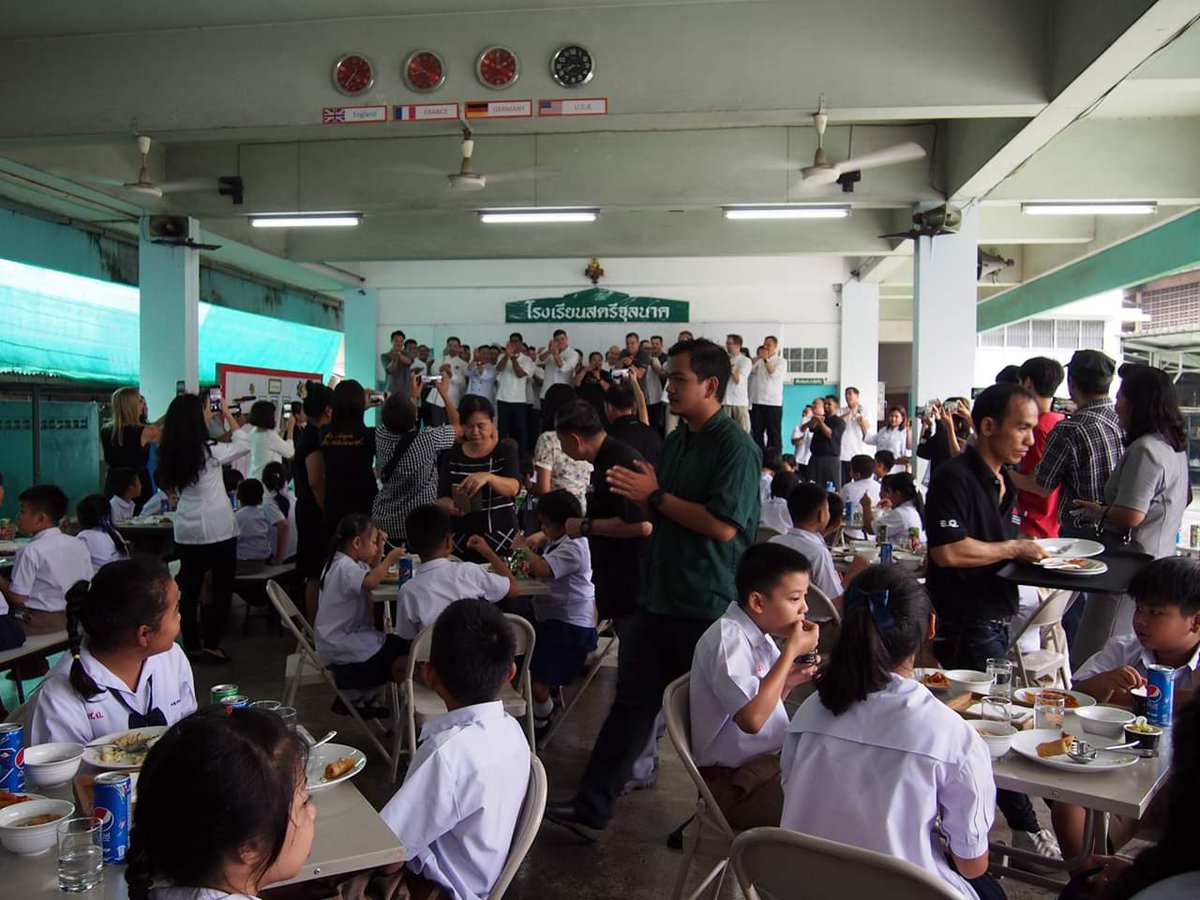 BKK1899's tweet photo. ขอขอบคุณ @Marriott, @fordfund_, #ScholarsofSustenance และ #NaCafe สำหรับอาหารกลางวันมื้อพิเศษที่มอบให้แก่้เด็ก ๆ #โรงเรียนสตรีจุลนาค #บ้านเจ้าพระยาธรรมศักดิ์มนตรี
#ZeroWaste #FoodRescue #Sustainability #CSR #Environment #Marriott #FREC #Bangkok1899 #NaProjects #SOS #FordFund https://t.co/nPDCdEwOdU