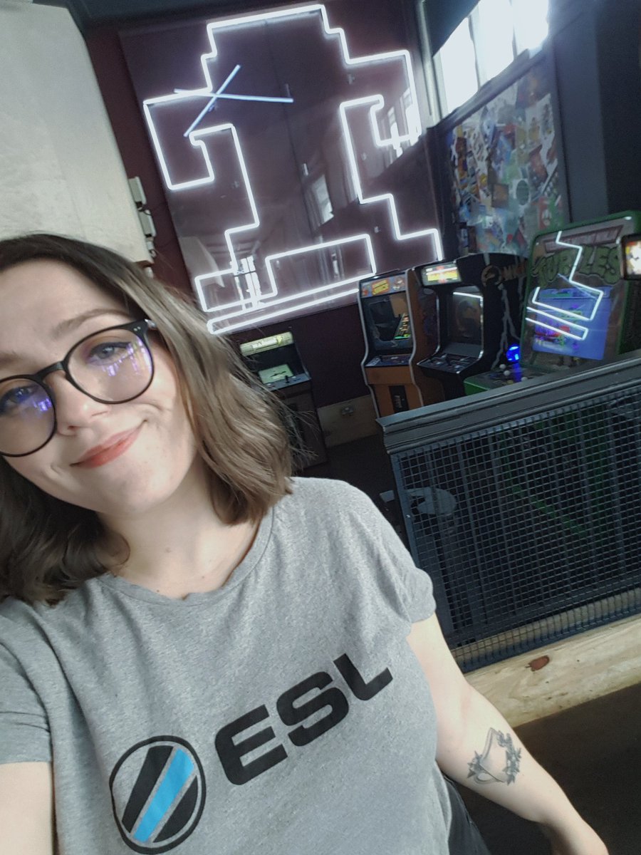 byKotney's tweet photo. #ESLOneBirmigham pals! Join me in Kongs bar in Birmingham to watch some quality @ESLDota2 ✌🏻 https://t.co/Vtxw2mx5t2